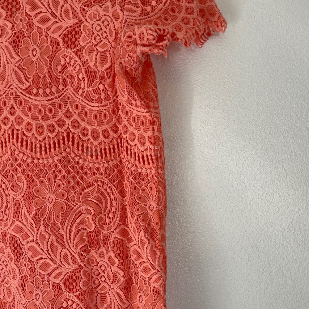 LACE SCALLOPED TOP - Picture 2 of 3